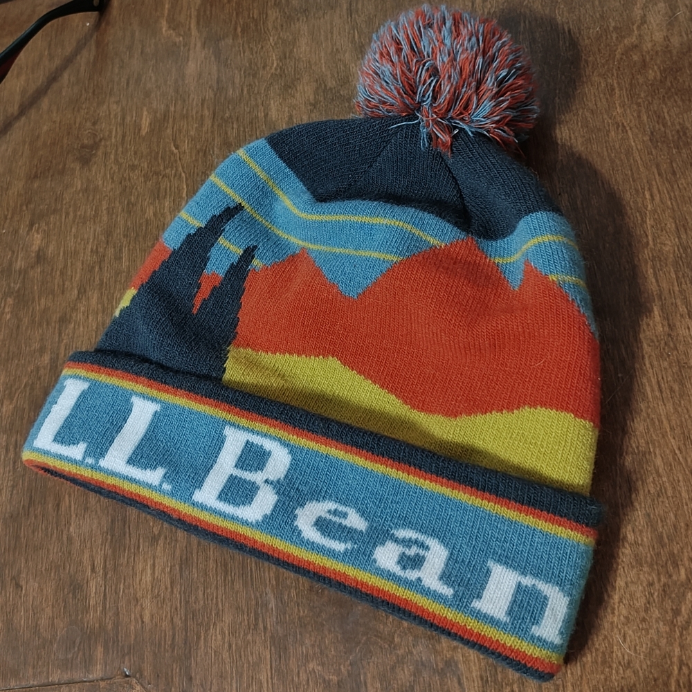 Vintage 80s LL Bean Beanie Hat, Unknown Size, Beautiful Retro Mountain Art